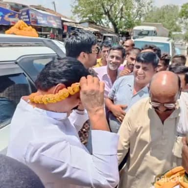 कलेर: पूर्व सांसद आनंद मोहन एवं राजद विधायक चेतन आनंद का वालिदाद में हुआ भव्य स्वागत