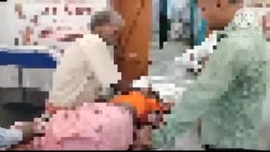 पोठिया: गयोरामारी चौक के समीप अनियंत्रित टेंपो सड़क किनारे पलटी, 8 लोग हुए घायल