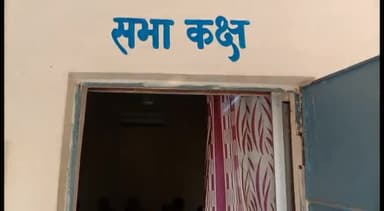 केवटी रनवे: भाजपा के महाजनसंपर्क अभियान के तहत रविवार को केवटी मुख्यालय परिसर के सभागार में प्रबुद्ध नागरिक का सम्मेलन आयोजित हुई