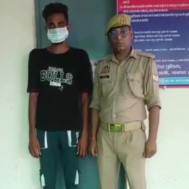 हापुड़: मोहल्ला चैनापुरी से पुलिस ने चोरी के मुकदमे से संबंधित 1 वारंटी को गिरफ्तार कर की वैधानिक कार्रवाई