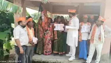 जलालगढ़: प्रखंड की विभिन्न जगहों पर भाजपा कार्यकर्ताओं का जनसंपर्क अभियान जोरों पर, मतदाताओं के घर-घर जा रहे कार्यकर्ता