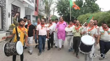 जावरा: सरकार के कार्यकाल का 9 वर्ष पूर्ण होने पर इंदिरा कॉलोनी में विधायक के नेतृत्व में भाजपा कार्यकर्ताओं ने किया जनसंपर्क