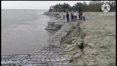 बगहा: बगहा में बाढ़ से पूर्व ध्वस्त होने लगा एंटीरोजन कार्य, डीएम ने किया निरीक्षण