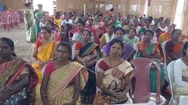 सिमडेगा: महिला कांग्रेस सम्मेलन के बीच नगर भवन सिमडेगा का प्लास्टर गिरने पर कांग्रेसी नेता प्रदीप केसरी ने उठाए गुणवत्ता पर सवाल