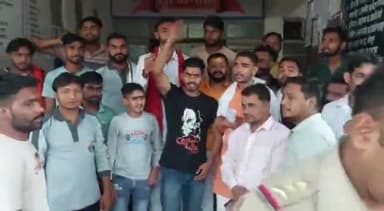 बेहट: विहिप कार्यकर्ताओं ने बेहट कोतवाली में थाना प्रभारी को सौंपा ज्ञापन, बकरीद पर प्रतिबंधित पशुओं के कटान को रोकने की मांग