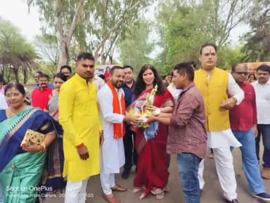 राज्यसभा सांसद सु श्री Saroj Pandey जी को उनके निज निवास स्थान में जाकर जन्मदिन की बधाई दिए।