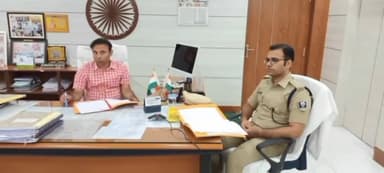 गोपालगंज: DM-SP ने जिला सभागार कक्ष में बहु विषयक समिति तथा एंटी नारकोटिक्स फ़ोर्स के साथ की बैठक