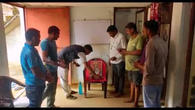 बेमेतरा: घोघरा में आयोजित शाला प्रवेश उत्सव कार्यक्रम में शामिल हुए जनपद सदस्य महेश टंडन, शिक्षक व छात्रों से की मुलाकात