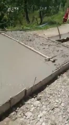 जिला मंडी के धर्मपुर पंचायत सरी के रोपड़ी गांव में ठेकेदार द्वारा ऐसे काम करने पर भी ना ही ठेकेदार को ब्लैक लिस्ट किया गया ना ही उसे कोई जुर्माना डाला गया