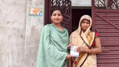 बलरामपुर: पीएम मोदी के नेतृत्व वाली केंद्र सरकार को 09 वर्ष पूर्ण होने पर ग्राम करमैंती व भटपुरवा में जि.पं.अ.ने किया घर-घर संपर्क