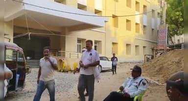 कटिहार: ऑफिसर कॉलोनी में घरेलू विवाद में पत्नी ने पति के सर पर वार कर किया घायल, इलाज के लिए पहुंचा सदर अस्पताल