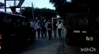 दातागंज: उसैहत थाना क्षेत्र के भंद्रा गांव में देर रात आई बरात में बच्चों के विवाद में हुई मारपीट 4 लोग घायल।