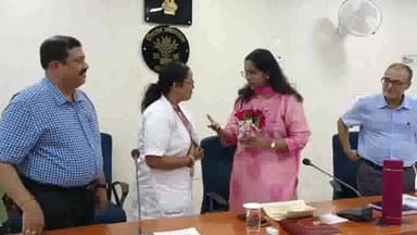 शेखपुरा: राष्ट्रपति से सम्मानित शेखपुरा की एएनएम गायत्री कुमारी को मंथन सभागार में डीएम जे. प्रियदर्शनी ने किया सम्मानित