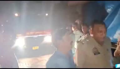 जलेसर: नाला चौराहा के पास भगवती स्वीट्स एंड रेस्टोरेंट में लगी भीषण आग, अग्निशमन विभाग की टीन ने आग पर पाया काबू