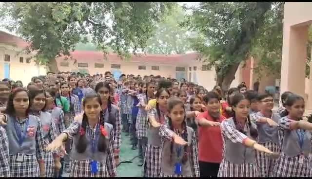 केंद्रीय विद्यालय भिवानी में अंतर्राष्ट्रीय नशा निरोधक दिवस के अवसर पर छात्रों को नशे के दुष्परिणामों से अवगत करवाया और नशा मुक्ति की शपथ दिलवाई । #आजादसेना #AzadSena #animalsympathyorg