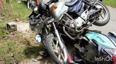बरेका परिसर में बाइक और स्कूटी की हुई जोरदार टक्कर, सेवानिवृत रेलकर्मी की मौके पर हुई मौत