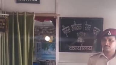 पटना ग्रामीण: चोरी के दर्जनों मोबाइल जब्त,पटना जं. पर रेल SP अमृतेन्दु शेखर ठाकुर ने कहा मामले में अब तक 20 चोर हो चुके हैं गिरफ्तार