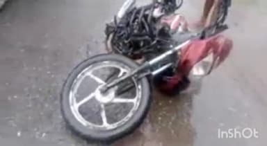 सिंगरौली: खुटार बाजार में बाइक से परिवहन करते समय बाइक सवार की बाइक में अचानक लगी आग, बाल-बाल बचा बाइक सवार