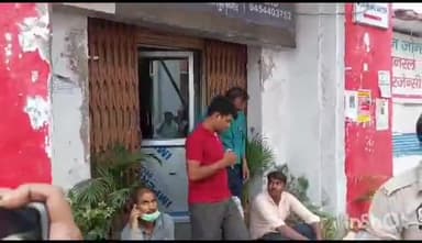 कानपुर: थाना स्वरूप नगर क्षेत्र के अंतर्गत अस्पताल के वार्ड नंबर-12 में तीमारदारों और सफाई कर्मियों के बीच हुई जमकर मारपीट