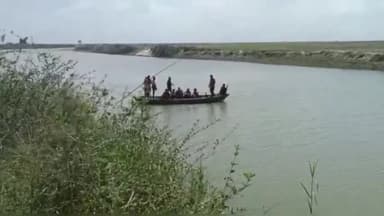 महसी: नौबस्ता गांव के समीप नदी पार कर रहे किसान को खींचकर ले गया मगरमच्छ, तलाश में जुटे गोताखोर