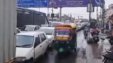 हुज़ूर: PM के दौरे के चलते भोपाल इंदौर-हाईवे पर बेरागढ़ से लालघाटी तक लगा लंबा जाम, जाम में एंबुलेंस भी फंसी