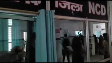 लखीसराय: सदर अस्पताल में बिजली व्यवस्था चरमराई, मोबाइल की लाइट से मरीज का किया गया इलाज