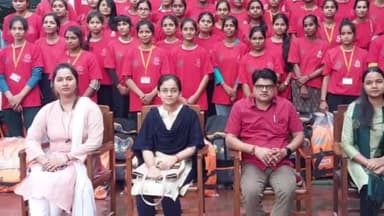 शामली: 12 दिवसीय आवासीय आपदा प्रबंधन प्रशिक्षण प्राप्त कर शामली लौटी 55 लड़कियों को एडीएम ने कलेक्ट्रेट पर किया प्रोत्साहित