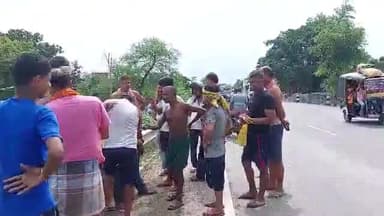 बिहपुर: NH-31 बलाहा के पास बस से गिरकर बस का खलासी गंभीर रूप से हुआ घायल। पीएचसी में करवाया का उपचार।