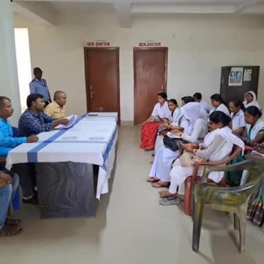 कलुआही: सीएचसी में प्रभारी की अध्यक्षता में एएनएम व आशा की हुई साप्ताहिक समीक्षा बैठक, 2 आशा व 2 एएनएम को कारण पृच्छा नोटिस जारी