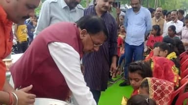 हुज़ूर: विधायक PC शर्मा ने ईश्वर नगर में वरिष्ठ समाजसेवी व कांग्रेस के नेता ठाकुर ईश्वर सिंह की पुण्यतिथि पर किया माल्यार्पण