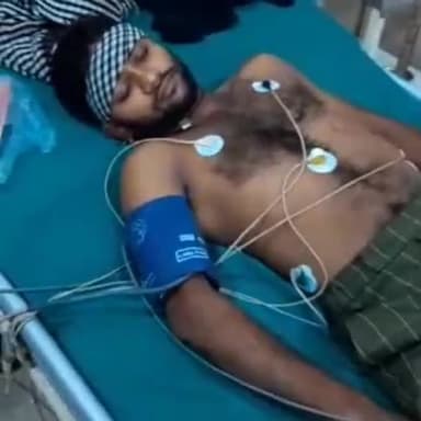 हसनपुर: आदमपुर में फर्नीचर की दुकान पर बैठे युवक पर सांड ने बोला हमला, हालत गंभीर