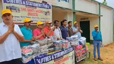 पीरटांड: स्वयंसेवी संस्था युवा शक्ति संगम के द्वारा तुइयो पंचायत में जरूरतमंद ग्रामीणों के बीच कपड़ों का वितरण किया गया