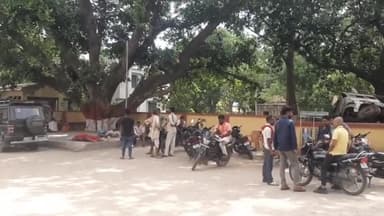 कोईलवर: नए सिक्स लाइन पुल पर डीटीओ के द्वारा कल रात के समय छापामारी की जा रही थी भाग रहे एक ट्रक ड्राइवर गिरा नदी में शव बरामद