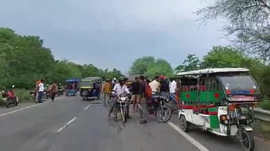 बिहपुर: महंतस्थान के पास NH-31 पर खड़ी हाइवा में यात्रियों से भरी टेंपो ने मारी टक्कर, टेंपो चालक सहित चार लोग हुए घायल