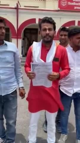 प्रमुख चौराहों पर खराब पड़े #पेयजल संयंत्र को सुचारू कराने के लिए नगरवासियों संग #डीएम से मिले समाजसेवी दीपक उपाध्याय..