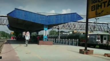 पालीगंज: हाई स्कूल के मैदान में रेलवे संघर्ष समिति के संयोजक जवाहर प्रसाद गुप्ता ने भाजपा प्रदेश अध्यक्ष को सौंपा ज्ञापन