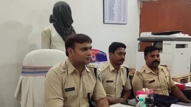 हज़ारीबाग: चोरी के तीन स्कूटी दो मोटरसाइकिल के साथ एक अभियुक्त को पुलिस ने बुढ़वा महादेव चौक से गिरफ्तार किया है