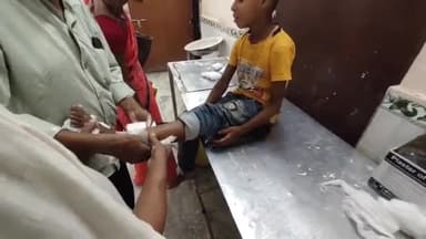 गोपालगंज: हरखुआ गाँव मे बाइक के धक्के से बच्चा हुआ घायल, इलाज के लिए सदर अस्पताल में भर्ती