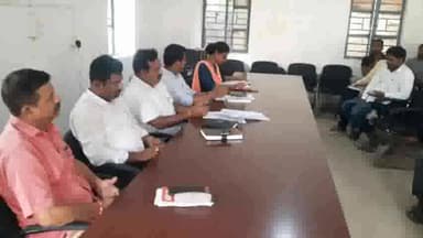 अमौर: अमौर प्रखंड मुख्यालय में संभावित बाढ़ को लेकर अधिकारियों ने बैठक आयोजित किया