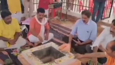 गुनौर: गुनौर तहसील प्रांगण में शिव मंदिर के वर्षगांठ पर कार्यक्रम आयोजित, पूर्व विधायक एवं एसडीएम हुए शामिल