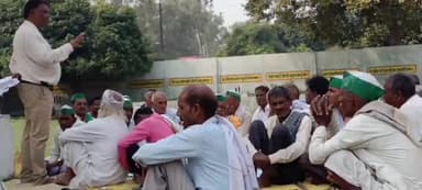 बदायूं: मालवीय आवास गृह पर भारतीय किसान यूनियन टिकैत की आपातकालीन बैठक बुलाई गई, महत्वपूर्ण मुद्दों पर हुई चर्चा