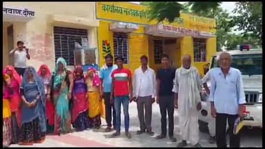 लवाण: ढिगारियां में नाले के रास्ते में सड़क बनाने से खेतों में भरा पानी, लोगों ने प्रदर्शन कर उपजिला कलेक्टर को सौंपा ज्ञापन