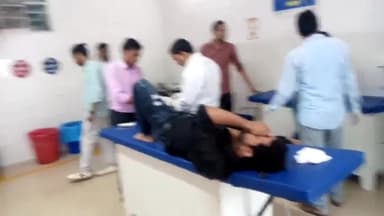 इटावा: बलराम सिंह चौराहे के पास बैंक से वापस घर जा रहे बाइक सवार को तेज रफ्तार ऑटो ने मारी टक्कर, अस्पताल में उपचार जारी