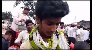 नौगावां सादात: बकरीद को लेकर नौगावां कस्बे में लगा पशुओं का बाजार, बकरों की हुई खरीदारी