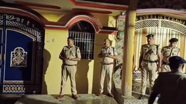 गया टाउन सीडी ब्लॉक: एसएसपी के नेतृत्व में रामपुर थाना क्षेत्र में आधी रात में अपराधियों के घर की गई छापेमारी