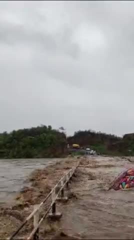 शेढ नदी नरसिंगपुर पुल के ऊपर पानी आ जाने के कारण नरसिंहपुर जबलपुर आने जाने वाले मार्ग अवरुद्ध हो गया है जिससे लोगों को परेशानी का सामना करना पड़ रहा है