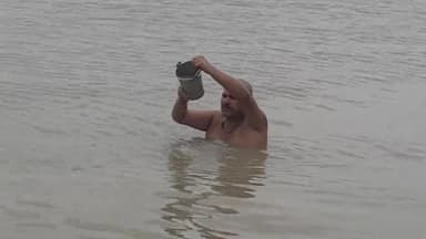 पृथ्वी एक स्टेज है डायरेक्टर ऊपर वाले हैं पता नहीं कब किस इंसान को कौन सा रौल मिलेगा