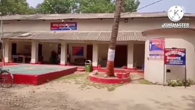 बछवारा: फतेहा गांव में बिस्किट लदा ट्रक पलटकर सड़क किनारे गड्ढे में गिरा, ग्रामीणों ने बचाई चालक व उप चालक की जान