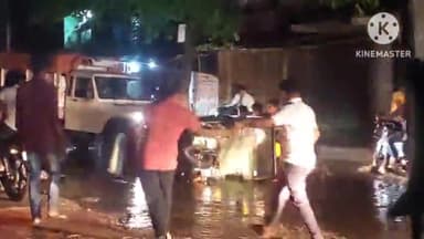 बहादुरगंज: रजिस्ट्री ऑफिस चौक के समीप पिकउप वैन की टक्कर से तोतो हुआ दुर्घटनाग्रस्त,एक घायल