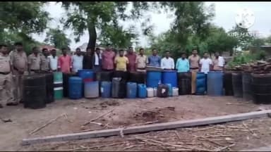 समुद्रपूर: गणेशपूर पारधी बेडयावर समुद्रपूर पोलिसांची वॉश ऑउट मोहीम, ६ लाख १२ हजारांचा मुद्देमाल केला नष्ट